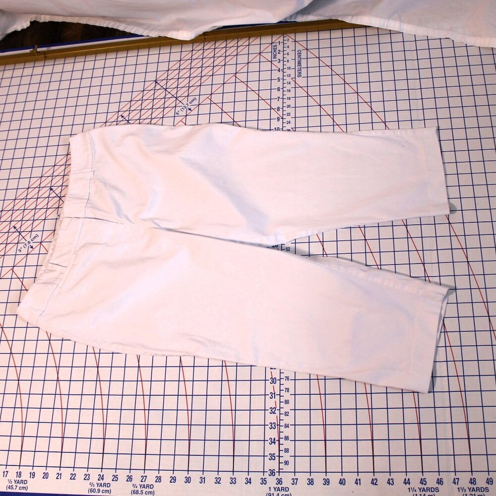 Ann Taylor Factory White Cotton Capris, Curvy Fit 12P